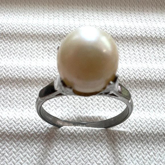 Silver Pearl Ring! - Picture 1 of 10